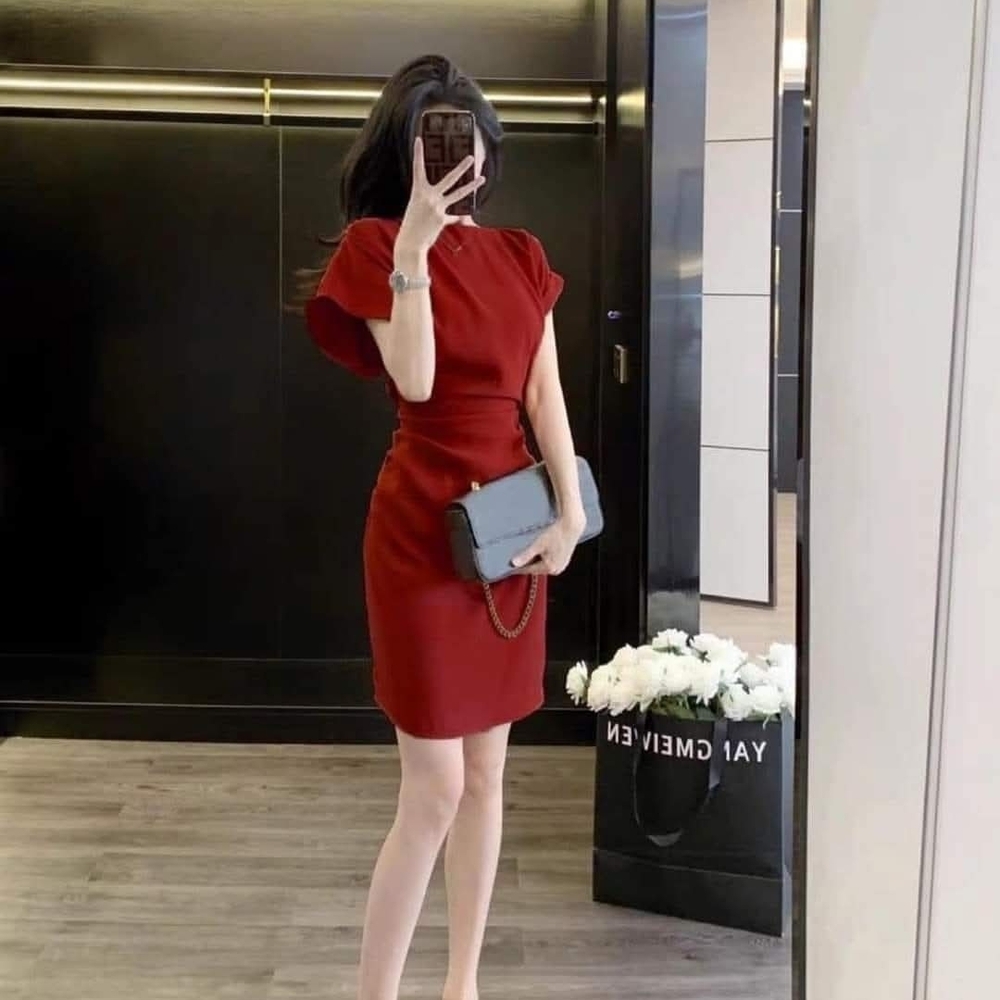 Chic Scarlet Mini Dress